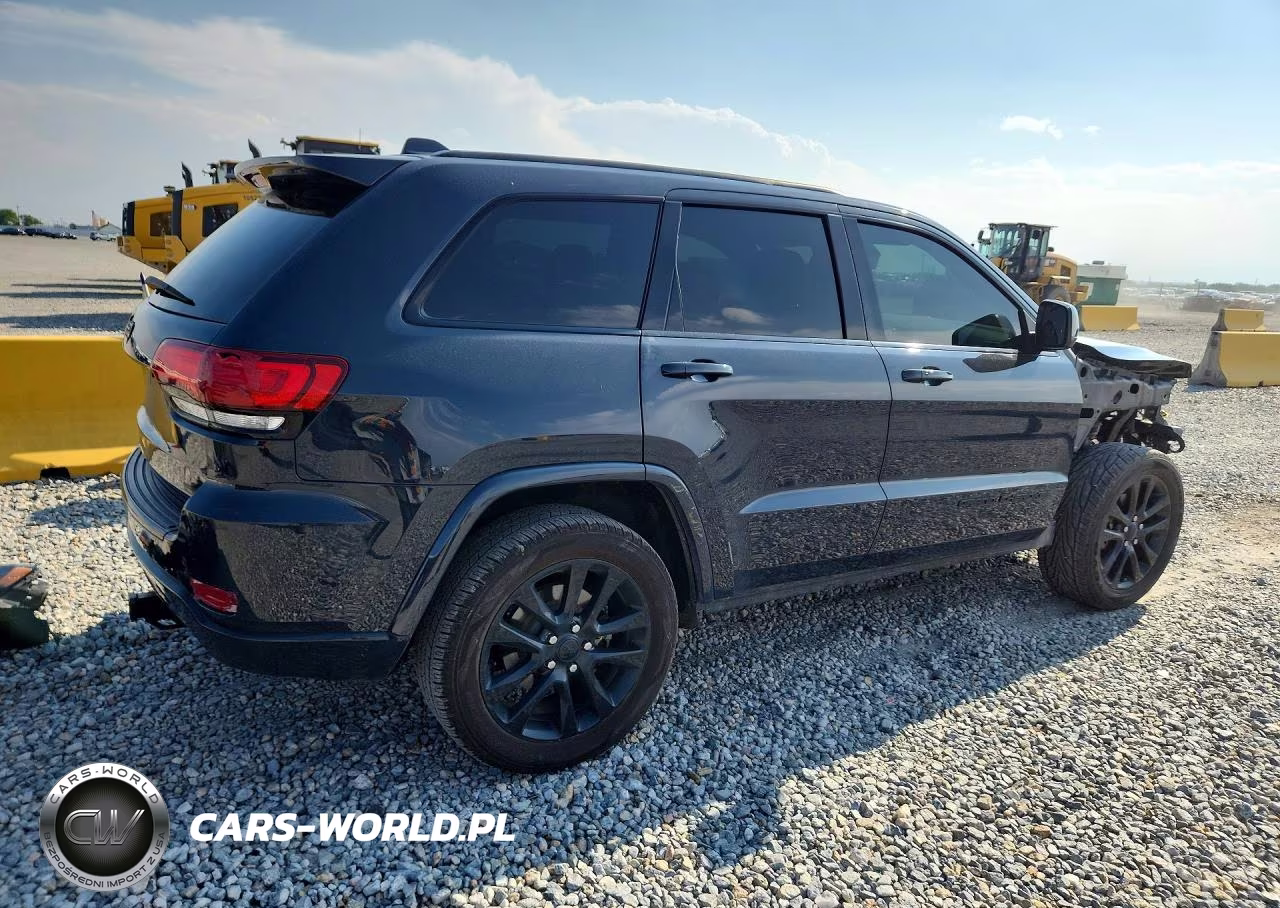 2018 Jeep Grand Cherokee Laredo VIN:1C4RJFAG3JC250206 - 3