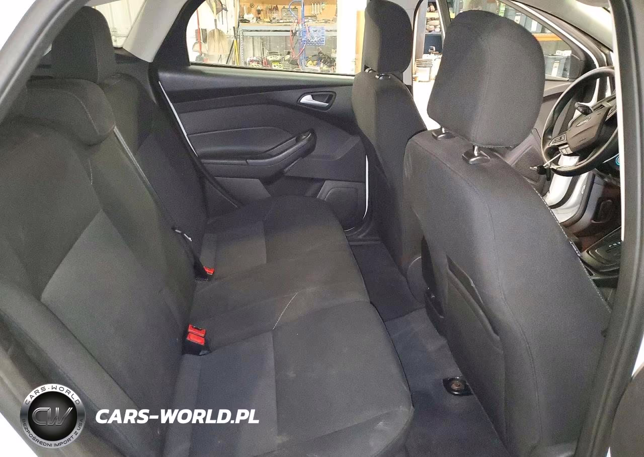 2017 Ford Focus Se VIN:1FADP3K27HL215212 - 10
