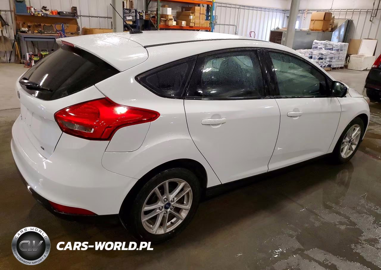 2017 Ford Focus Se VIN:1FADP3K27HL215212 - 3