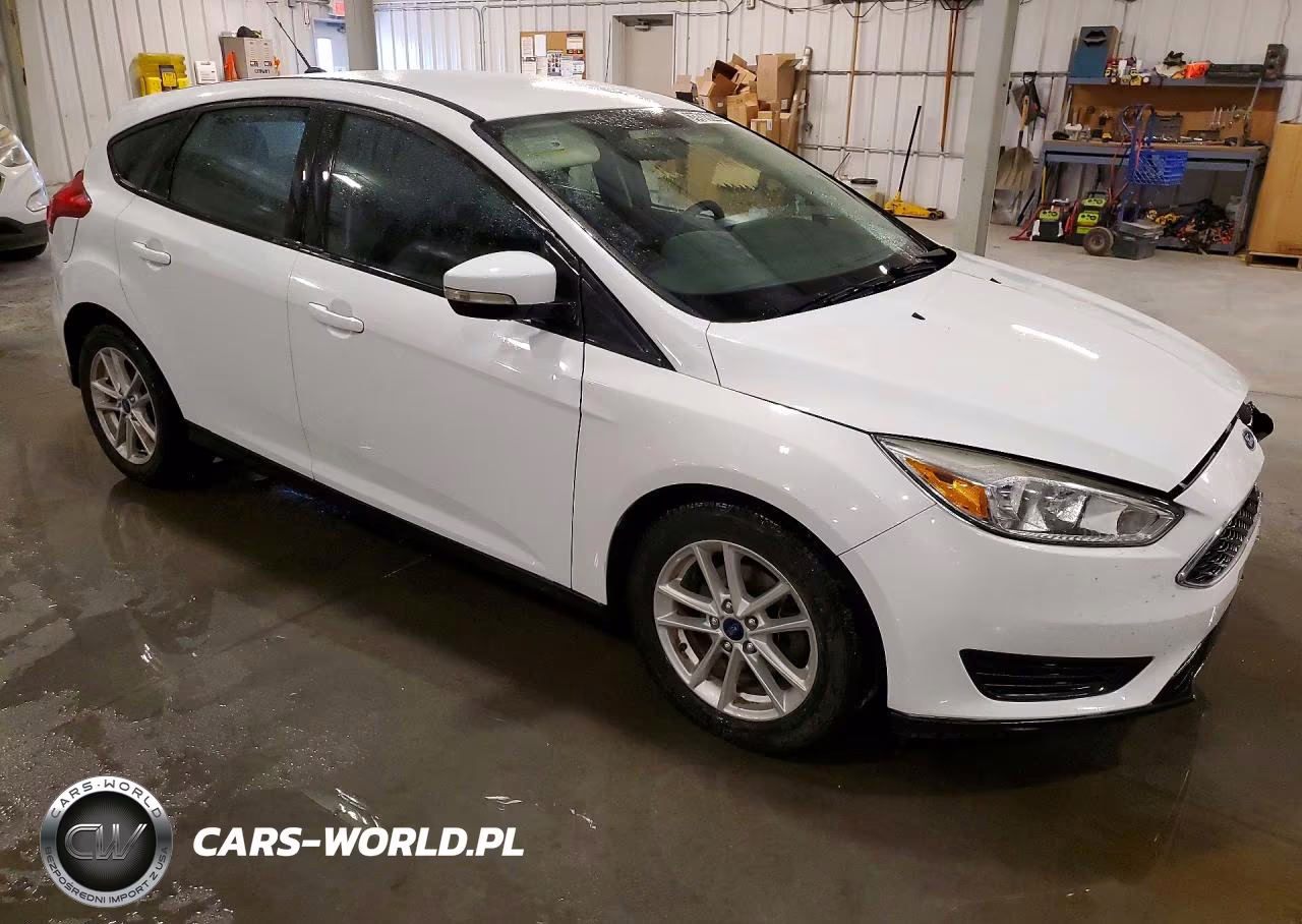 2017 Ford Focus Se VIN:1FADP3K27HL215212 - 4