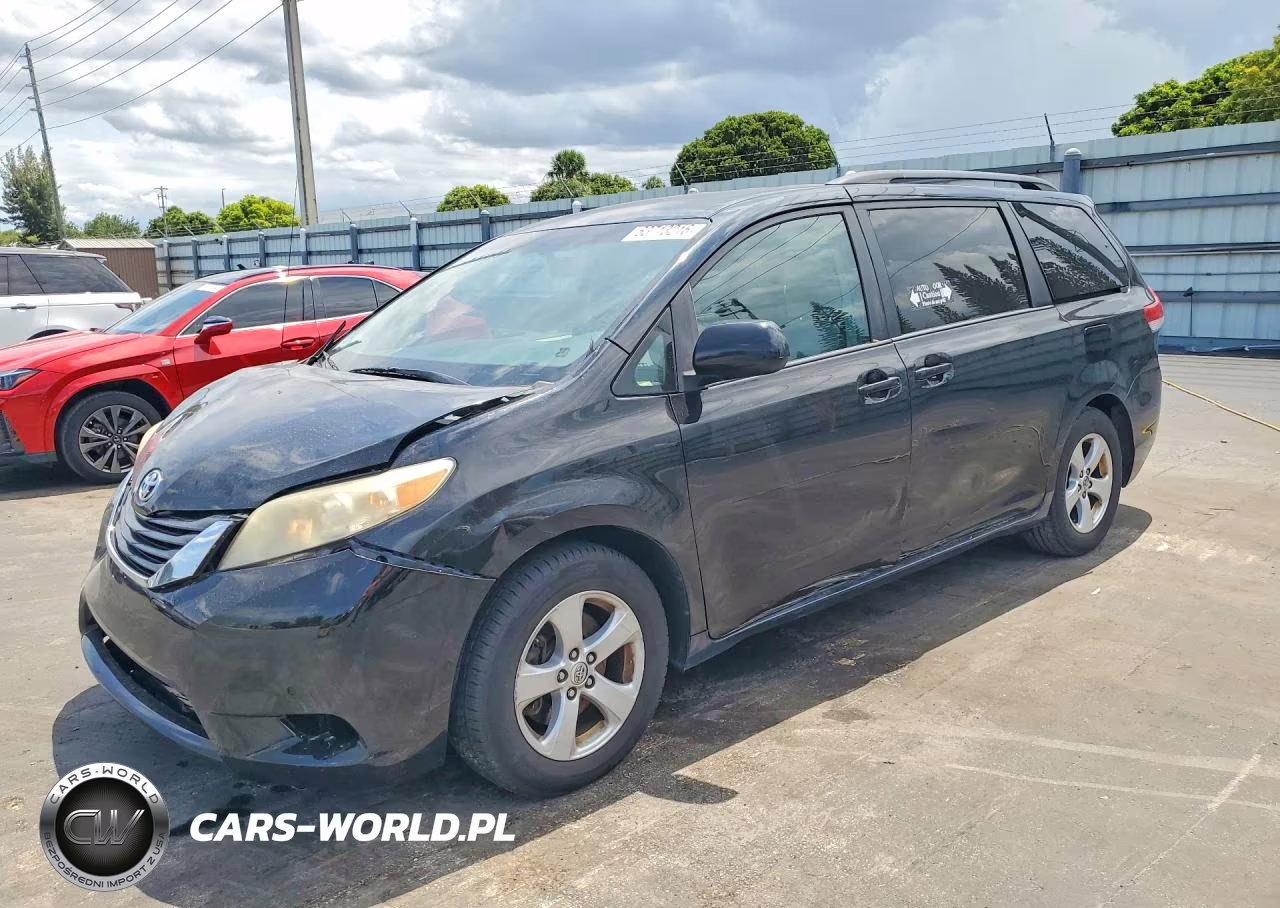 2014 Toyota Sienna Le – zdjęcie 1 z 13
