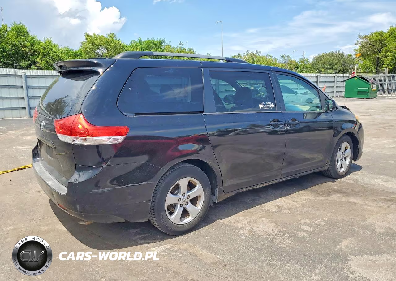 2014 Toyota Sienna Le VIN:5TDKK3DC3ES473999 - 3
