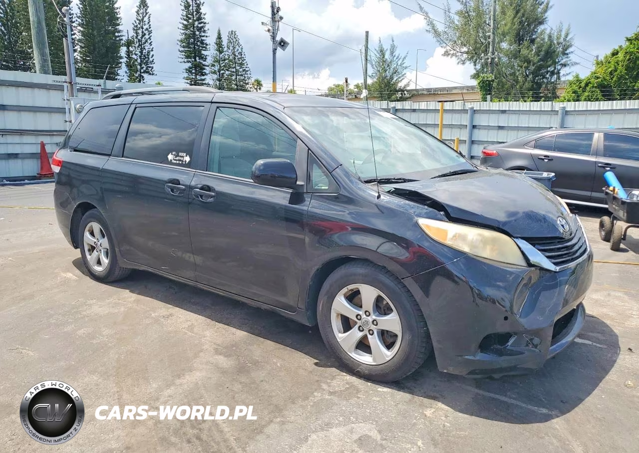 2014 Toyota Sienna Le VIN:5TDKK3DC3ES473999 - 4