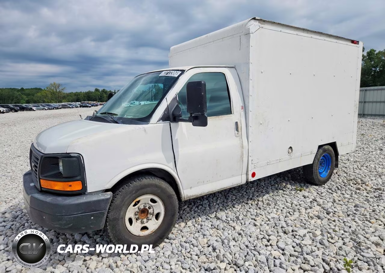 2014 GMC Savana Box Truck