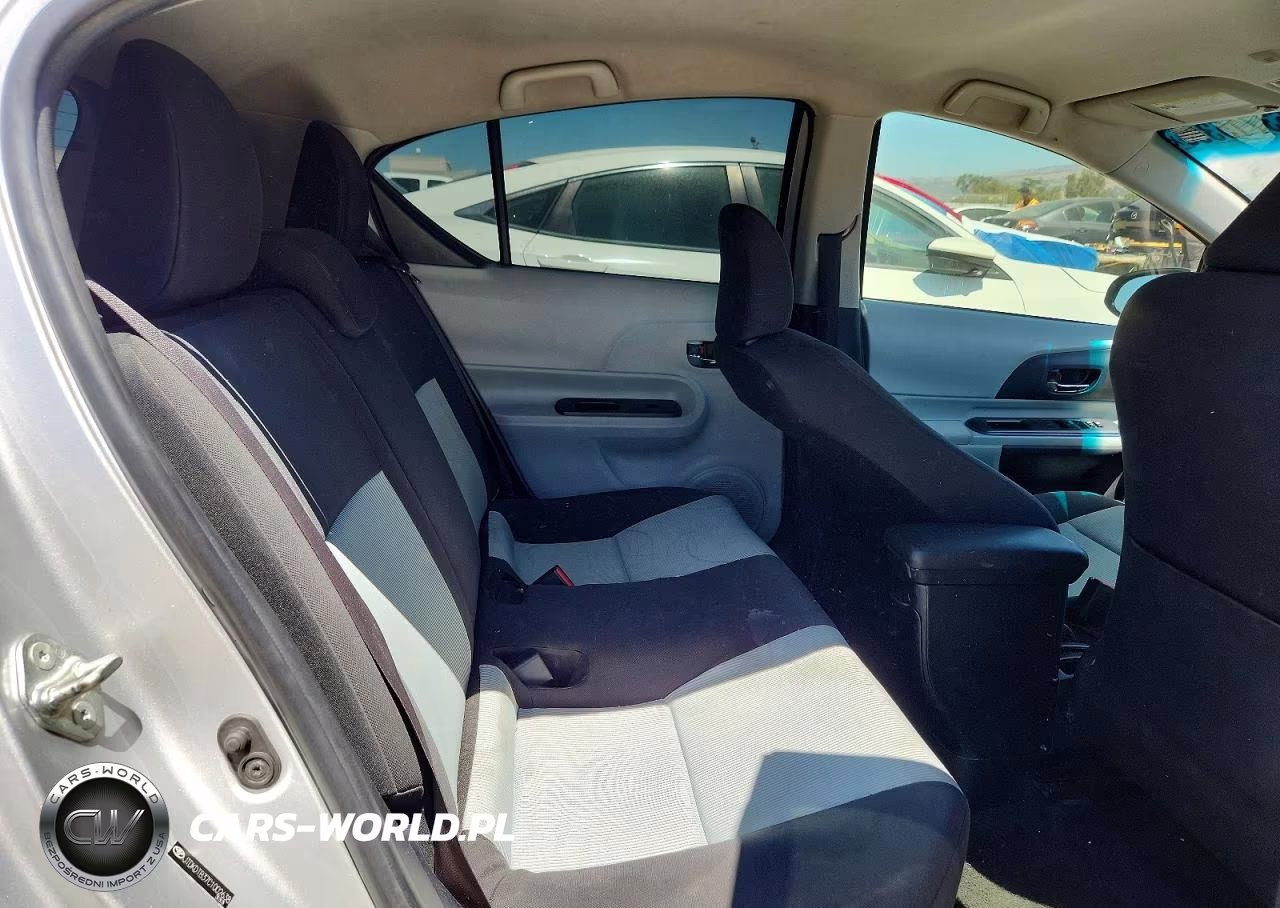 2012 Toyota Prius C Three VIN:JTDKDTB37C1002638 - 10