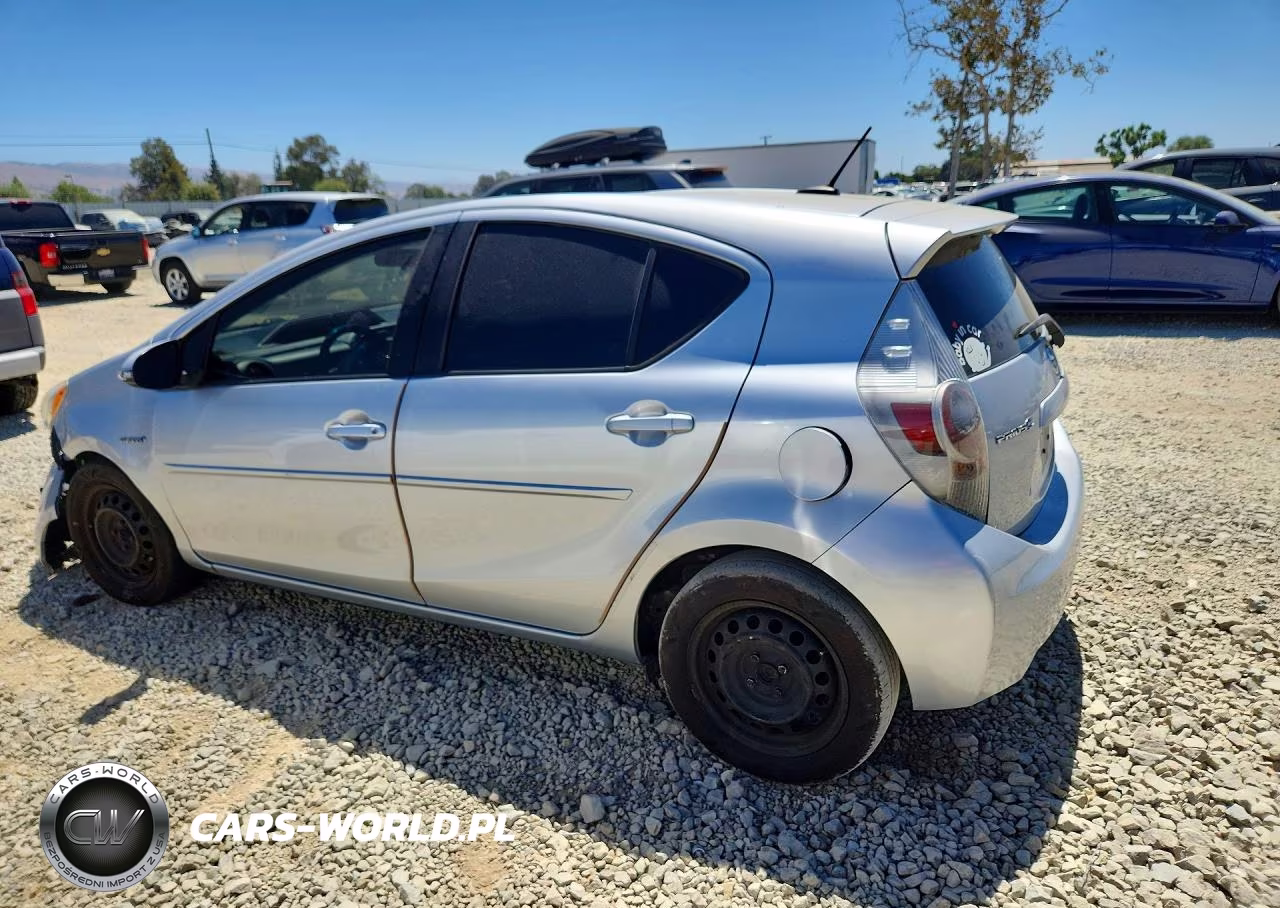 2012 Toyota Prius C Three VIN:JTDKDTB37C1002638 - 2