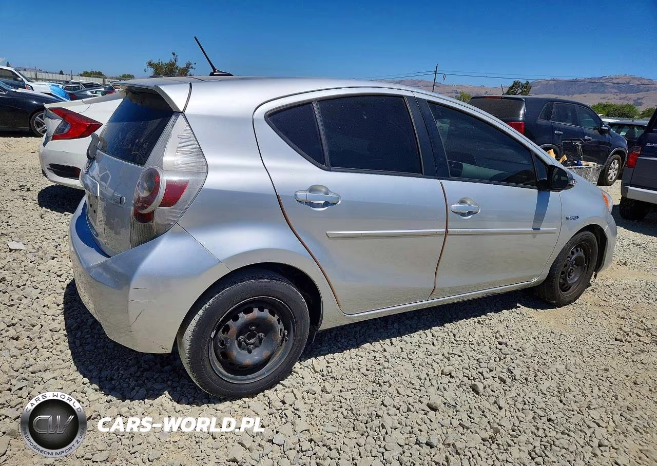 2012 Toyota Prius C Three VIN:JTDKDTB37C1002638 - 3