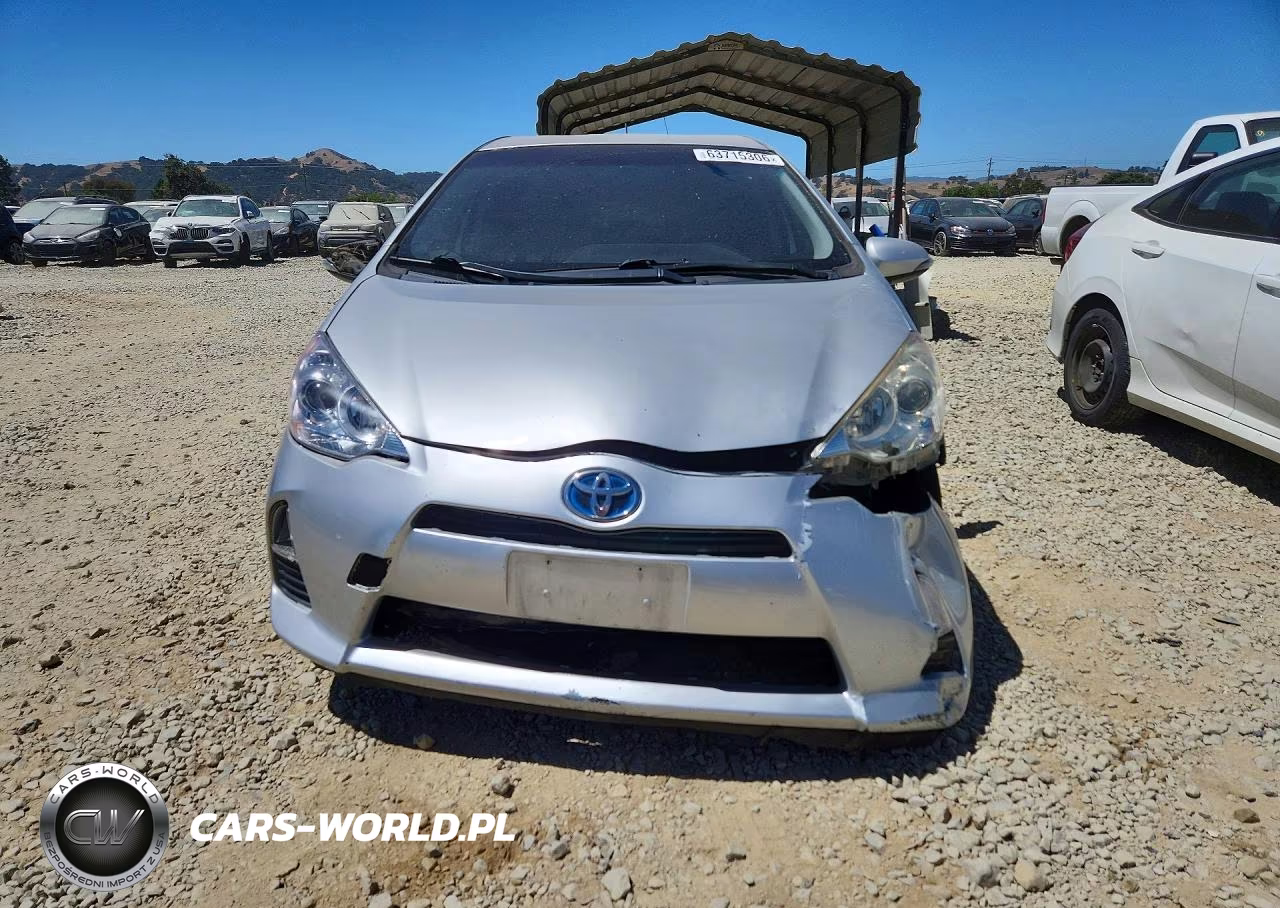 2012 Toyota Prius C Three VIN:JTDKDTB37C1002638 - 5