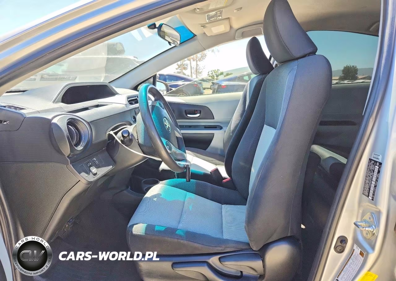 2012 Toyota Prius C Three VIN:JTDKDTB37C1002638 - 7