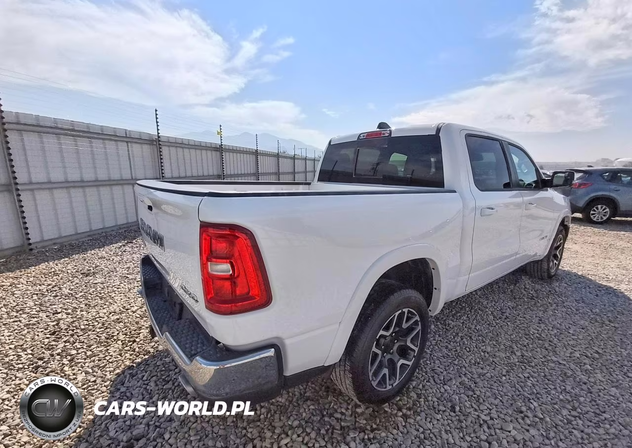 2025 Ram 1500 Laramie VIN:1C6SRFJP1SN603131 - 3