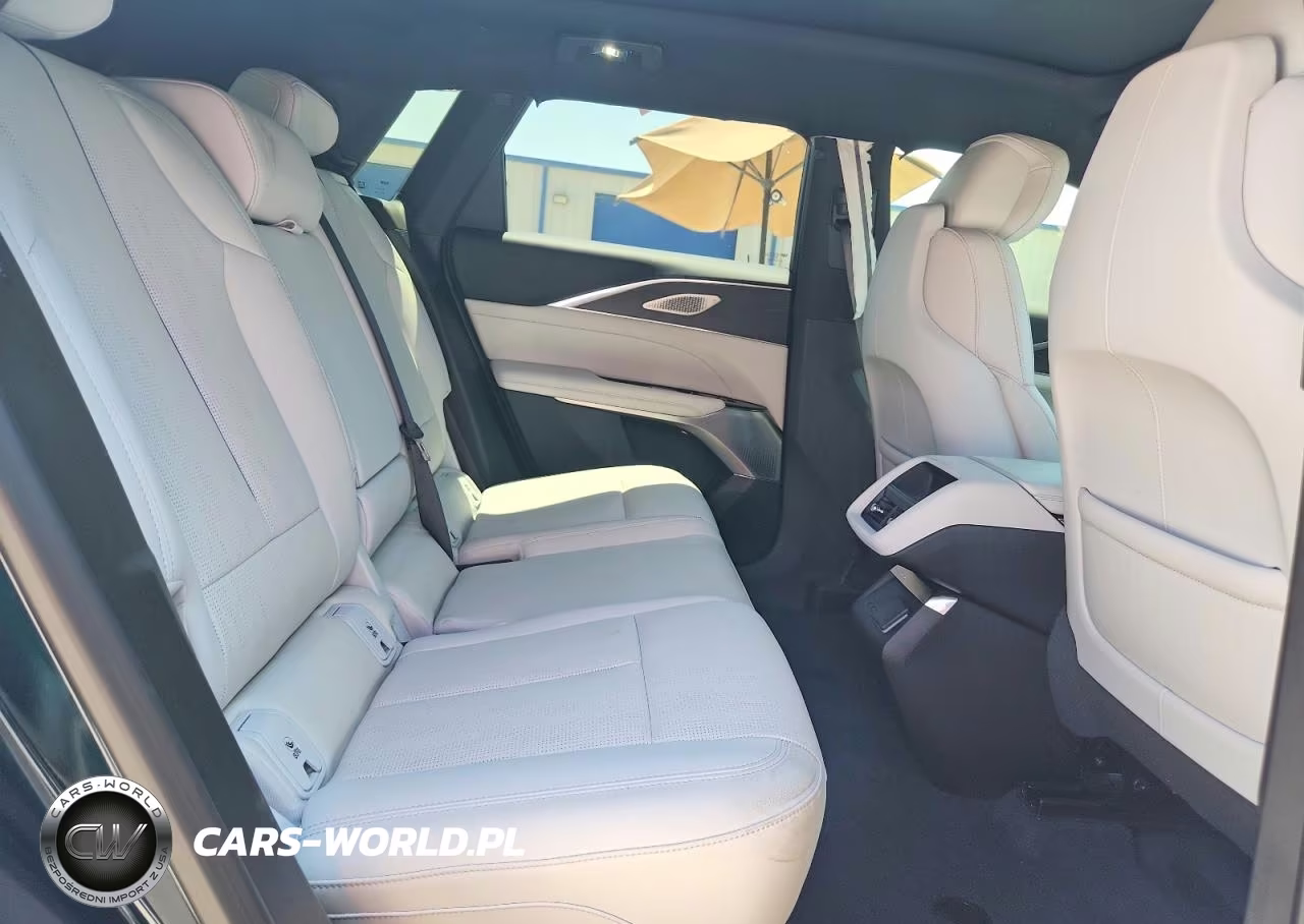 2024 Cadillac Lyriq Luxury VIN:1GYKPRRK5RZ141808 - 11
