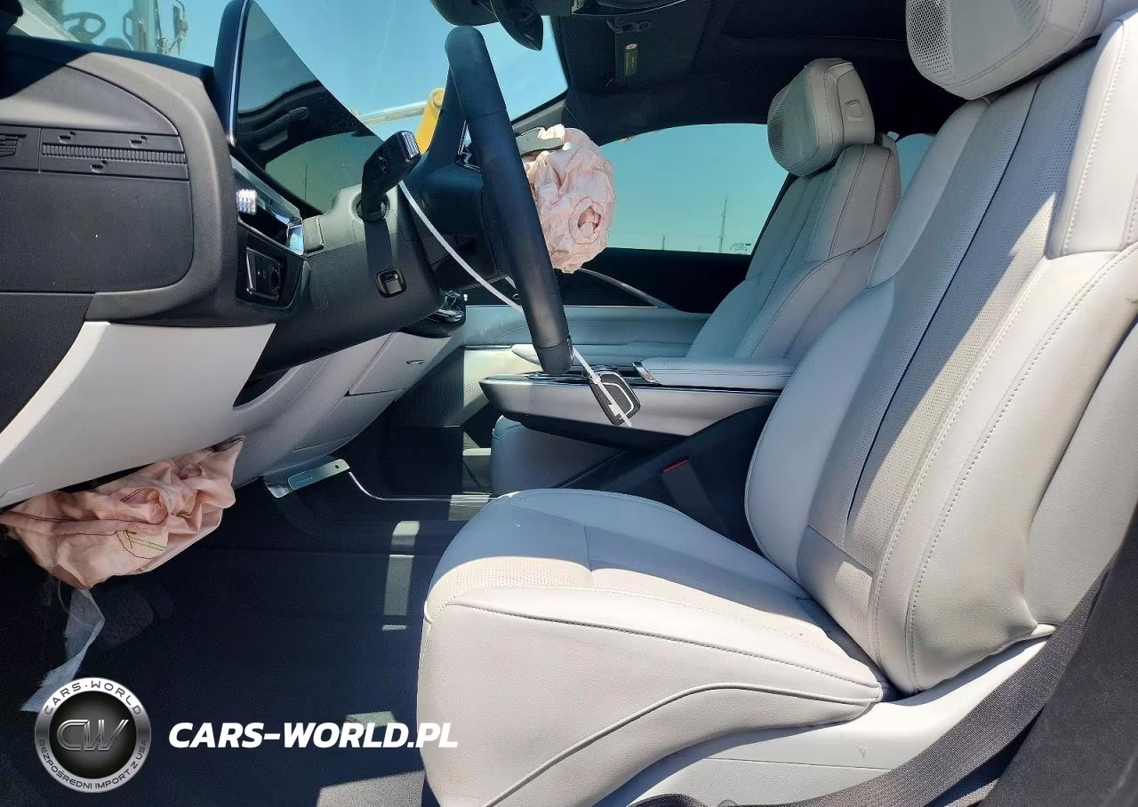 2024 Cadillac Lyriq Luxury VIN:1GYKPRRK5RZ141808 - 7