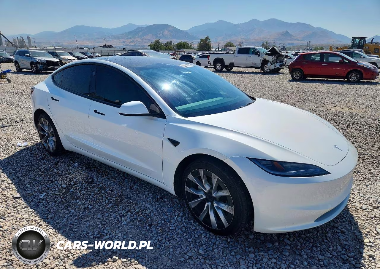 2025 Tesla Model 3 VIN:5YJ3E1EA2SF013231 - 4