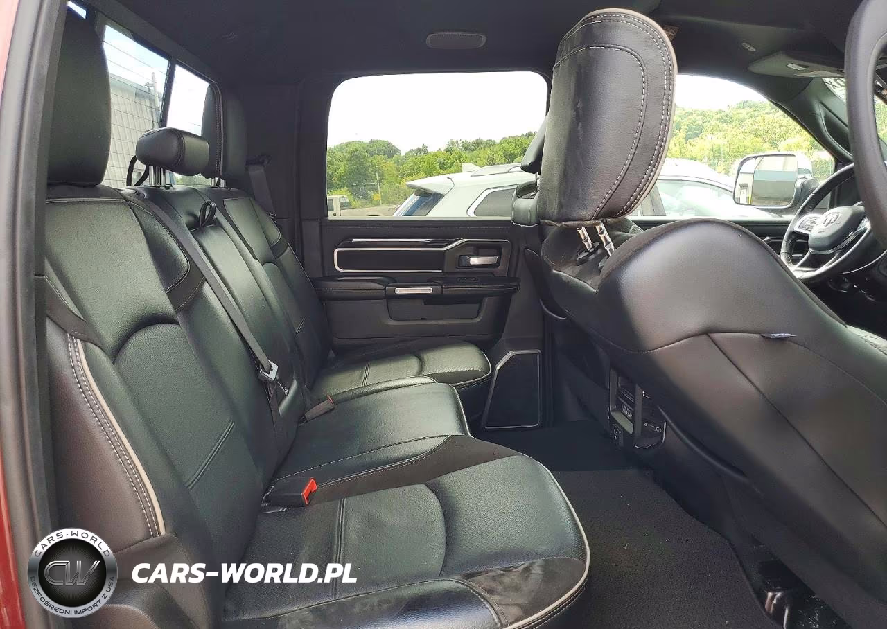 2019 Ram 2500 Laramie VIN:3C6UR5FL3KG611734 - 10
