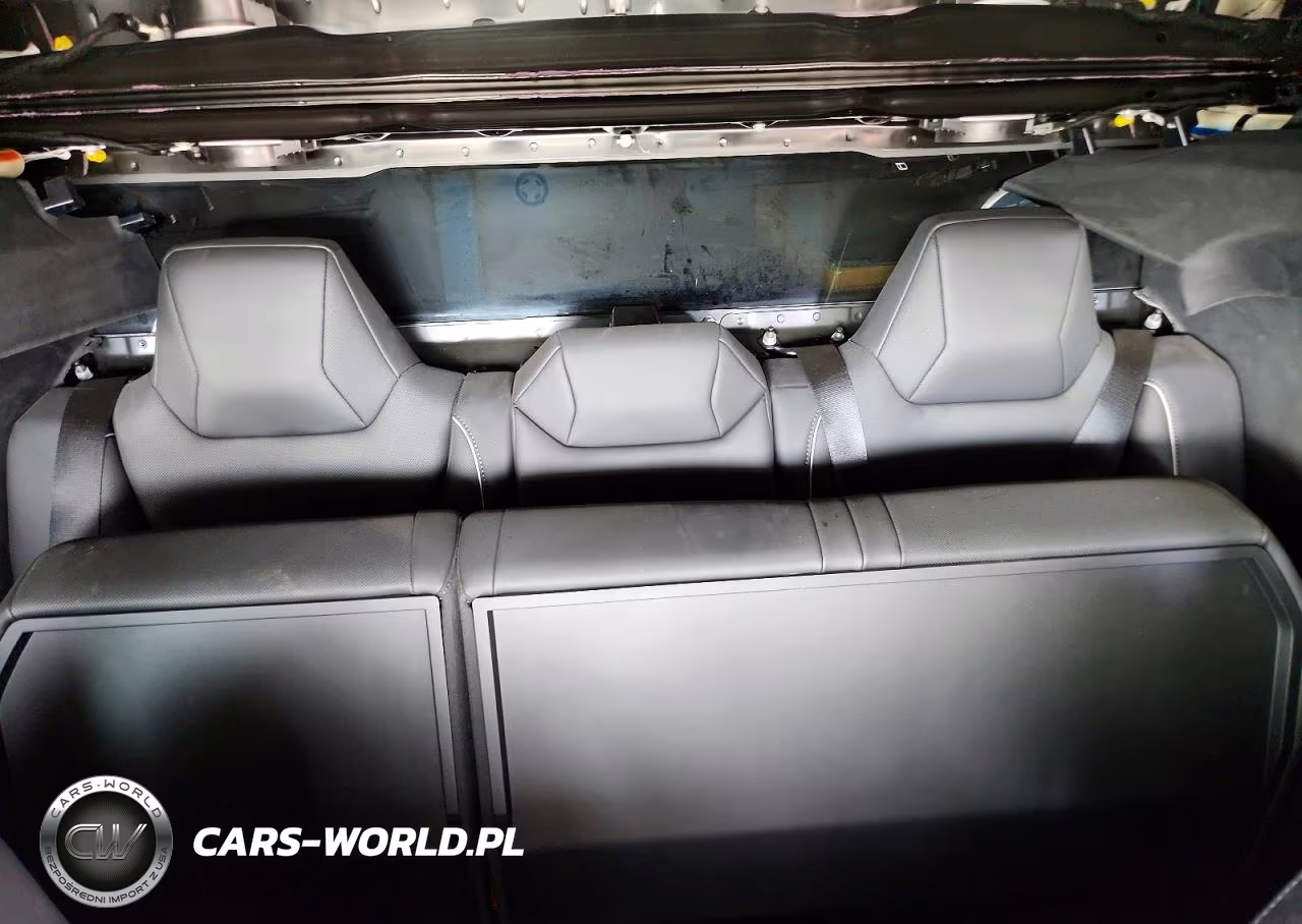 2025 Tesla Cybertruck VIN:7G2CEHED7SA068125 - 10