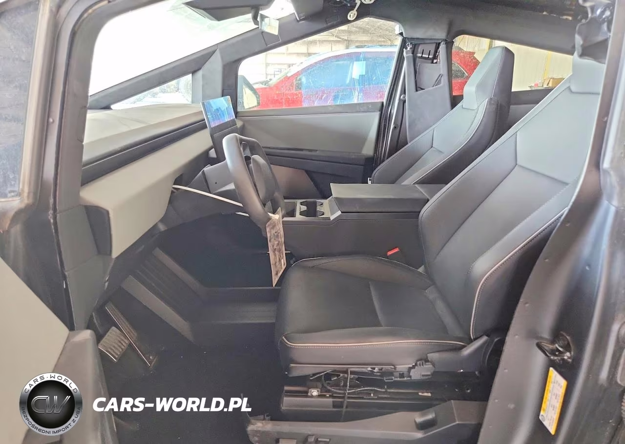 2025 Tesla Cybertruck VIN:7G2CEHED7SA068125 - 7