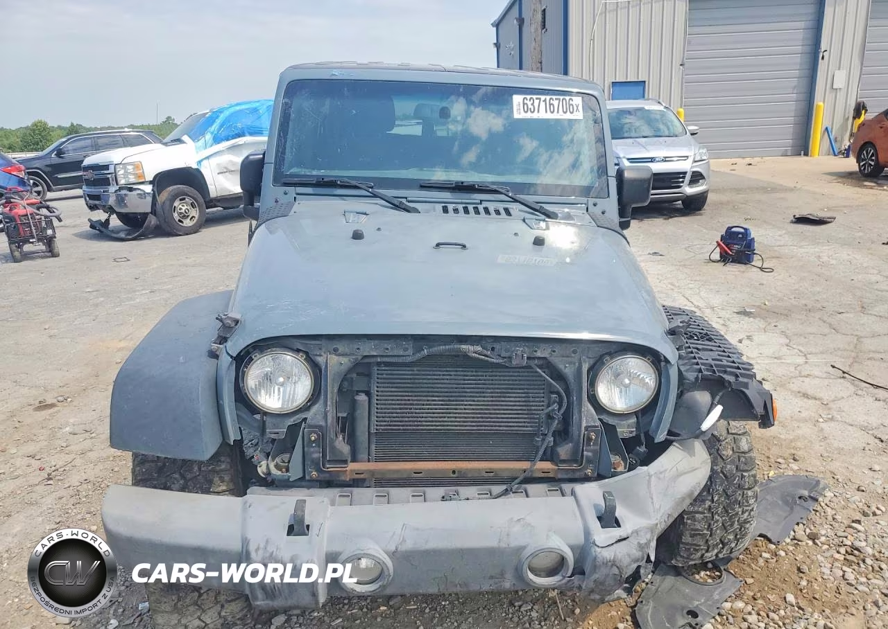 2015 Jeep Wrangler Unlimited Sport VIN:1C4BJWDG6FL698539 - 5