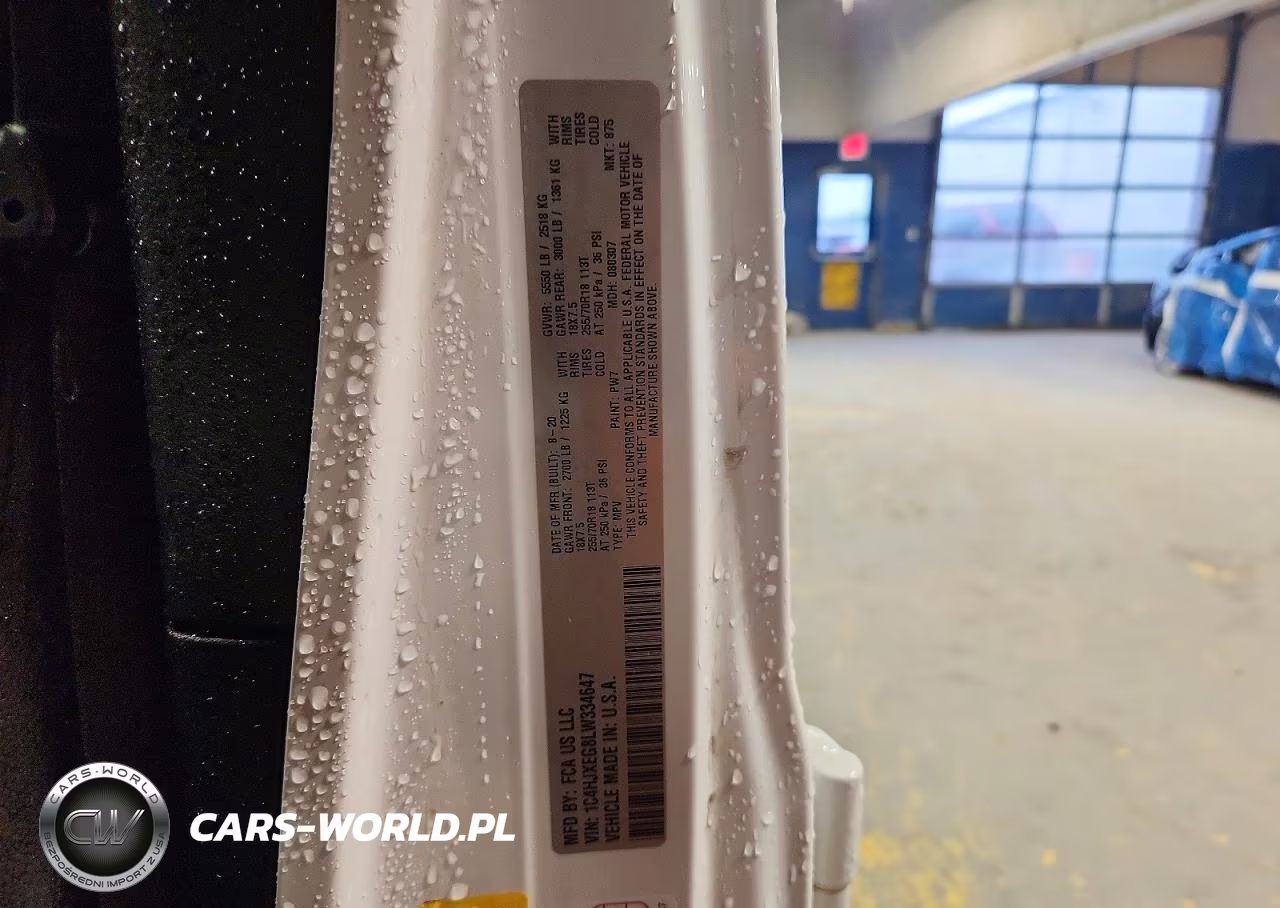 2020 Jeep Wrangler Unlimited Sahara VIN:1C4HJXEG8LW334647 - 12
