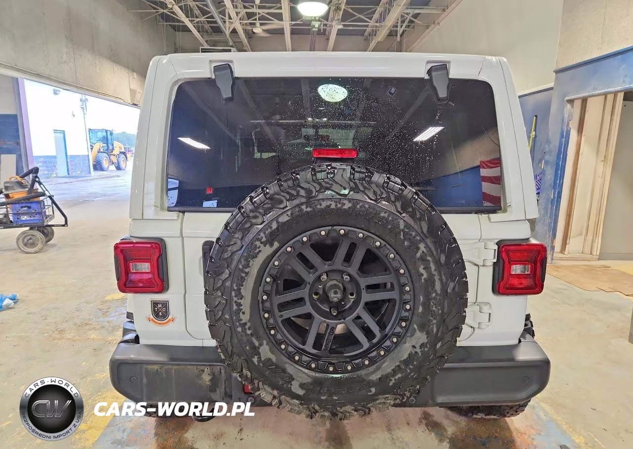 2020 Jeep Wrangler Unlimited Sahara VIN:1C4HJXEG8LW334647 - 6