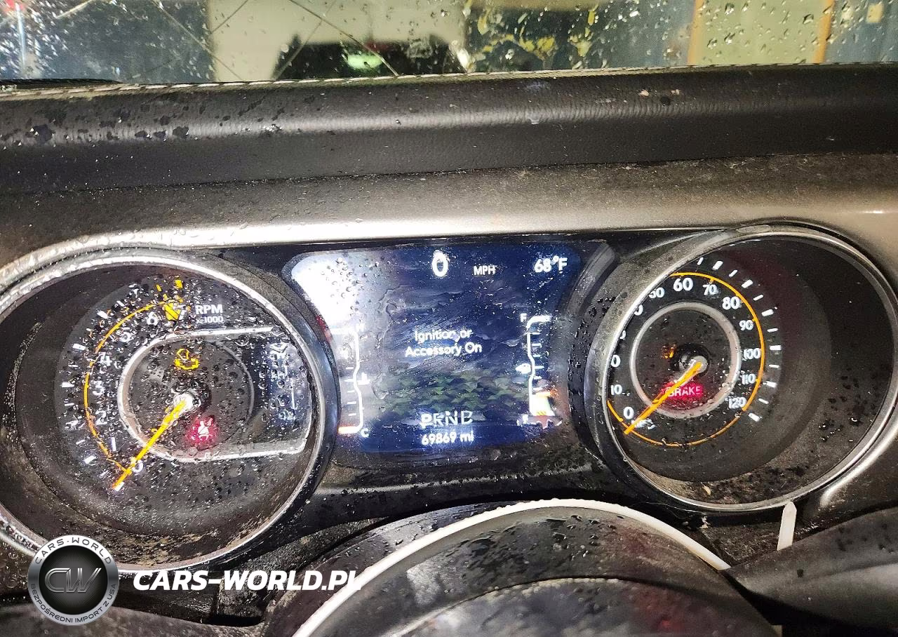 2020 Jeep Wrangler Unlimited Sahara VIN:1C4HJXEG8LW334647 - 9