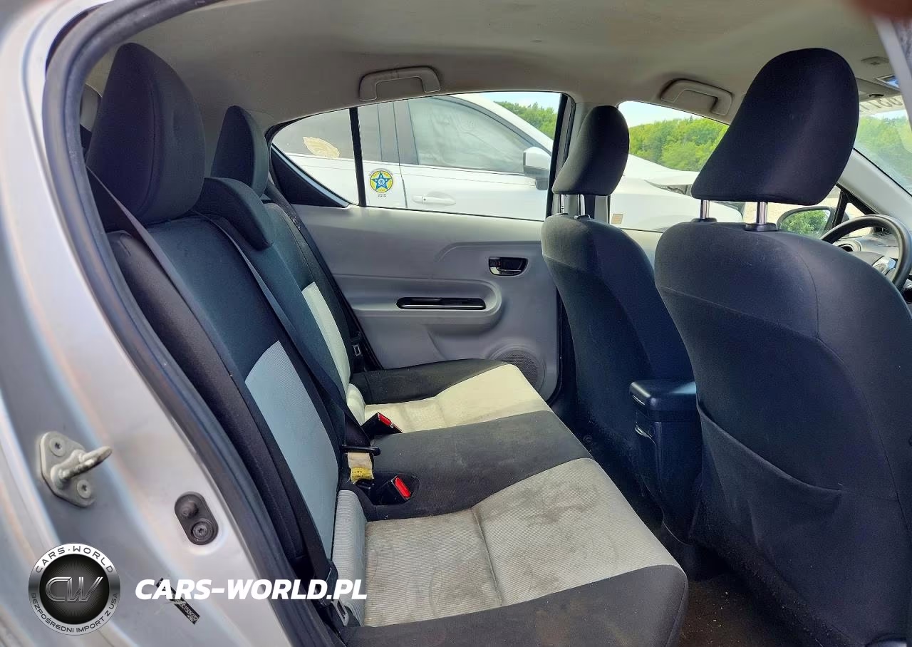 2012 Toyota Prius C Three VIN:JTDKDTB35C1509232 - 10
