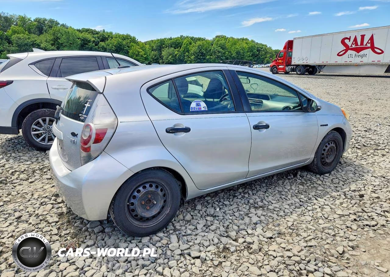 2012 Toyota Prius C Three VIN:JTDKDTB35C1509232 - 3