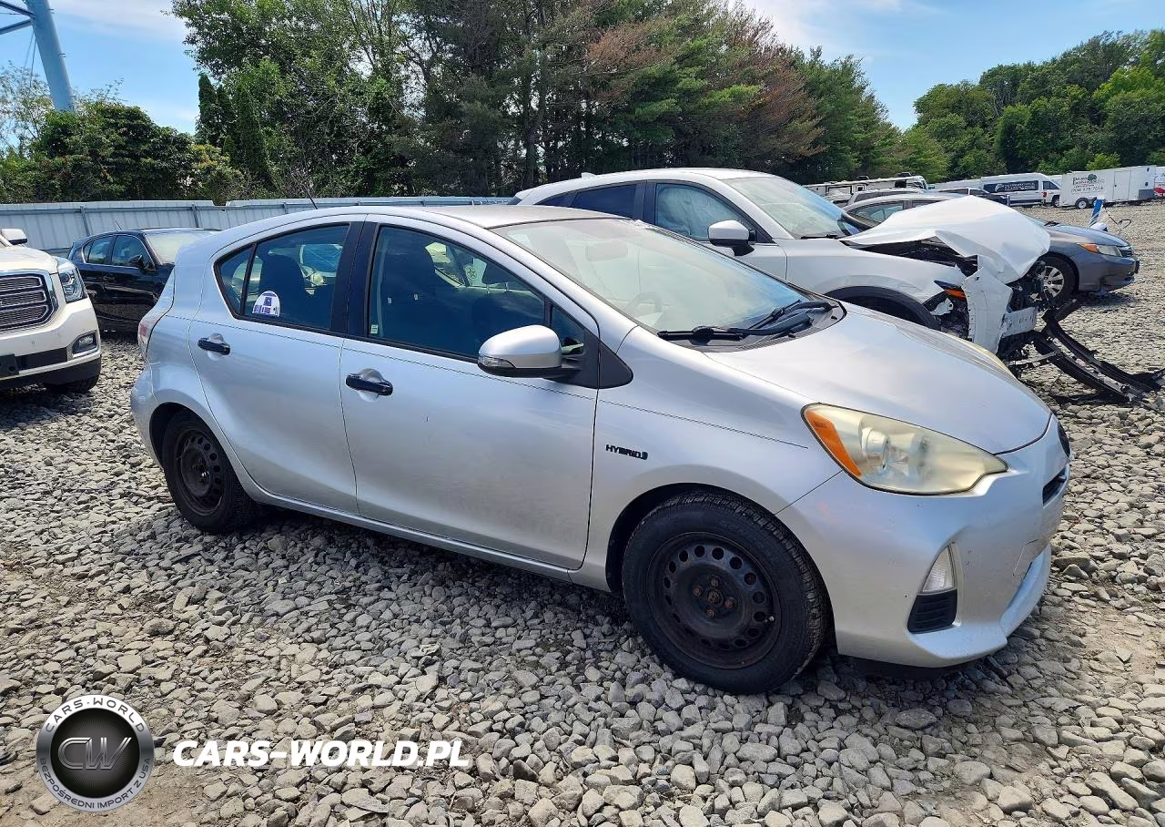 2012 Toyota Prius C Three VIN:JTDKDTB35C1509232 - 4
