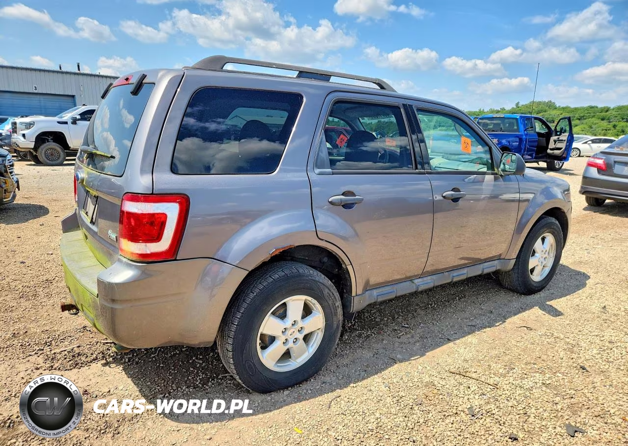 2010 Ford Escape Xlt VIN:1FMCU0DG9AKC28038 - 3