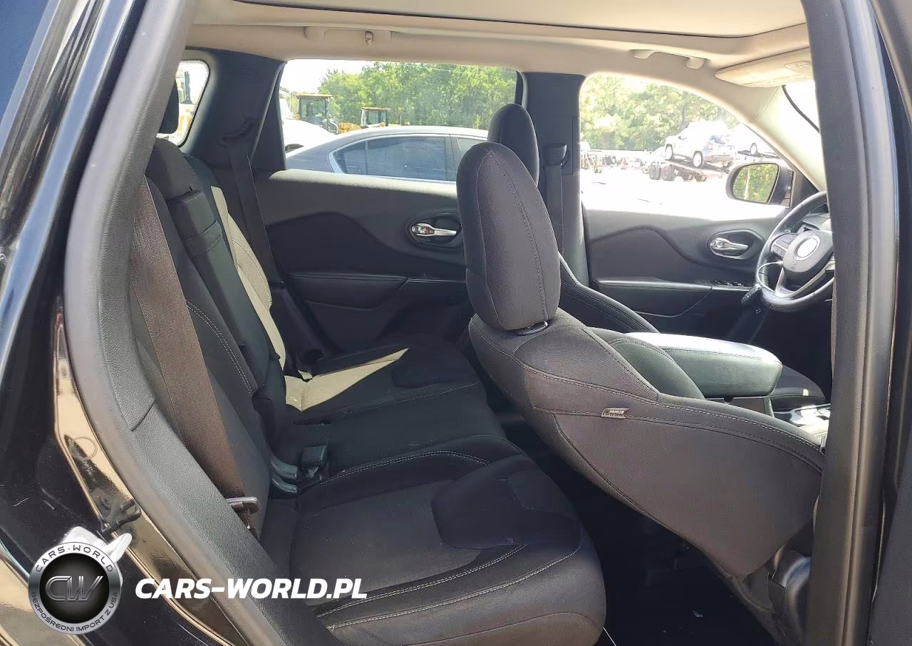 2015 Jeep Cherokee Latitude VIN:1C4PJMCS7FW755930 - 10