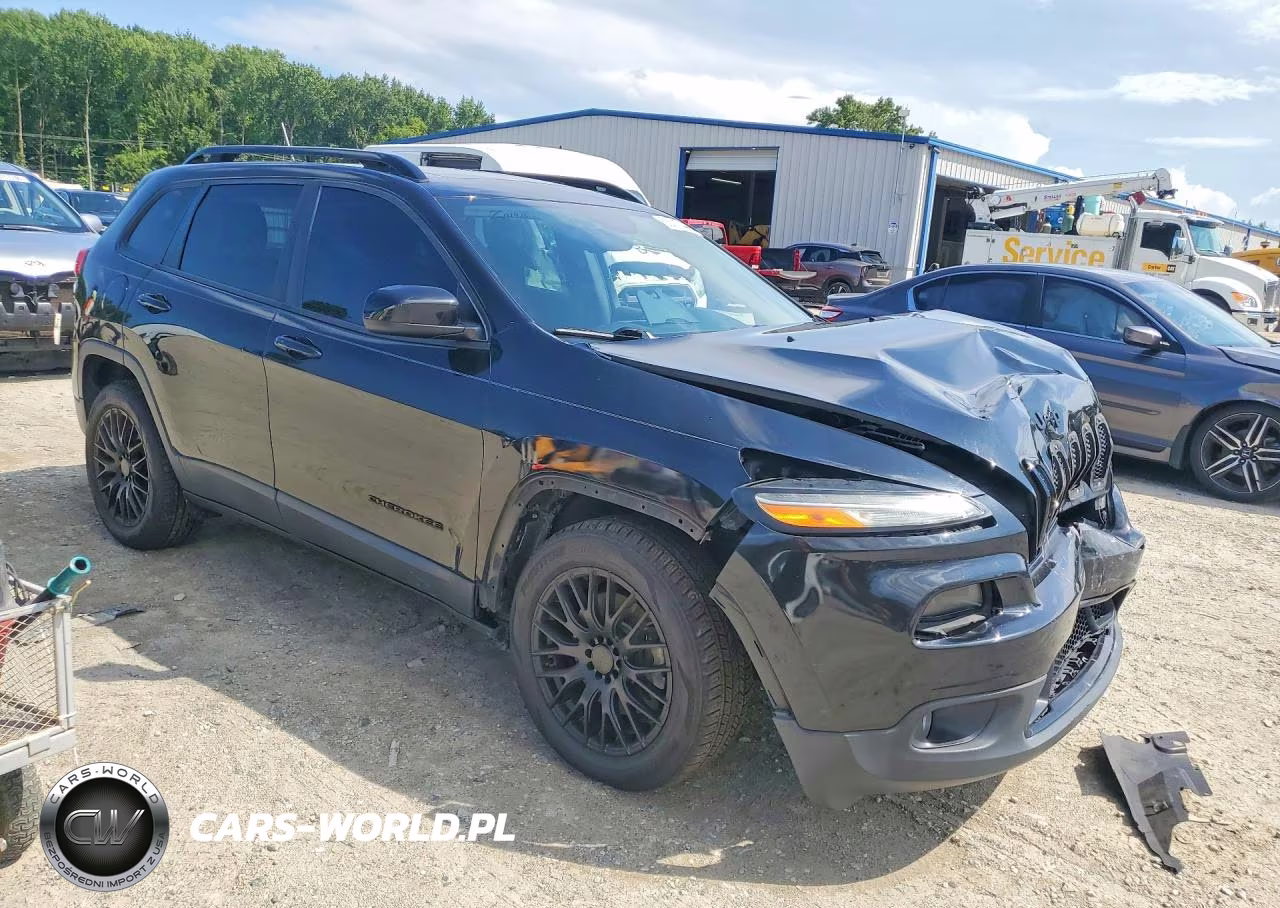 2015 Jeep Cherokee Latitude VIN:1C4PJMCS7FW755930 - 4