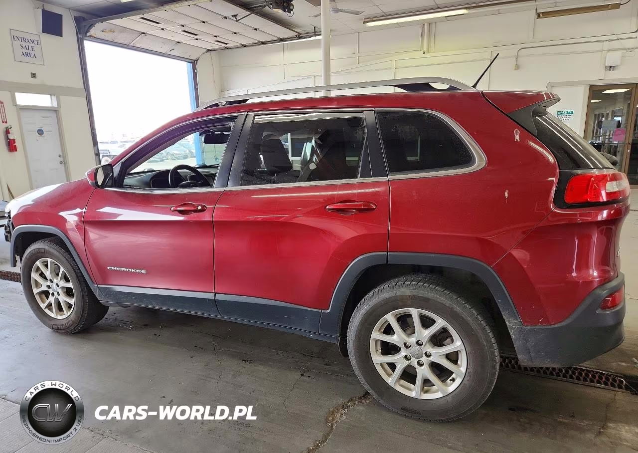 2015 Jeep Cherokee Latitude VIN:1C4PJMCB3FW784826 - 2