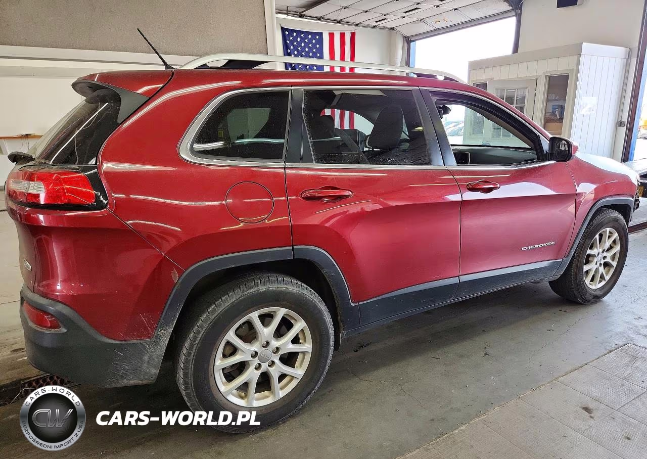 2015 Jeep Cherokee Latitude VIN:1C4PJMCB3FW784826 - 3