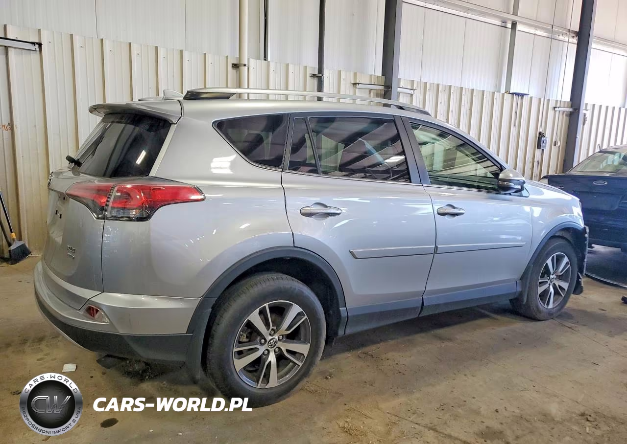 2018 Toyota Rav4 Xle VIN:JTMRFREV3JJ228620 - 3