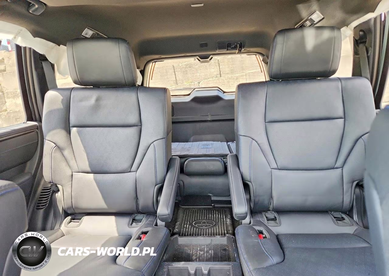 2026 Toyota Sequoia Platinum VIN:7SVAAABA4TX094009 - 10