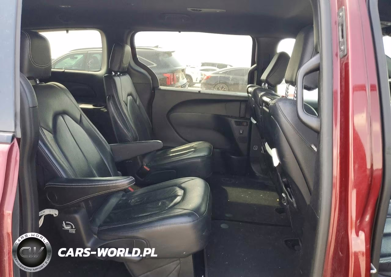 2019 Chrysler Pacifica Touring L Plus VIN:2C4RC1EG3KR629805 - 11