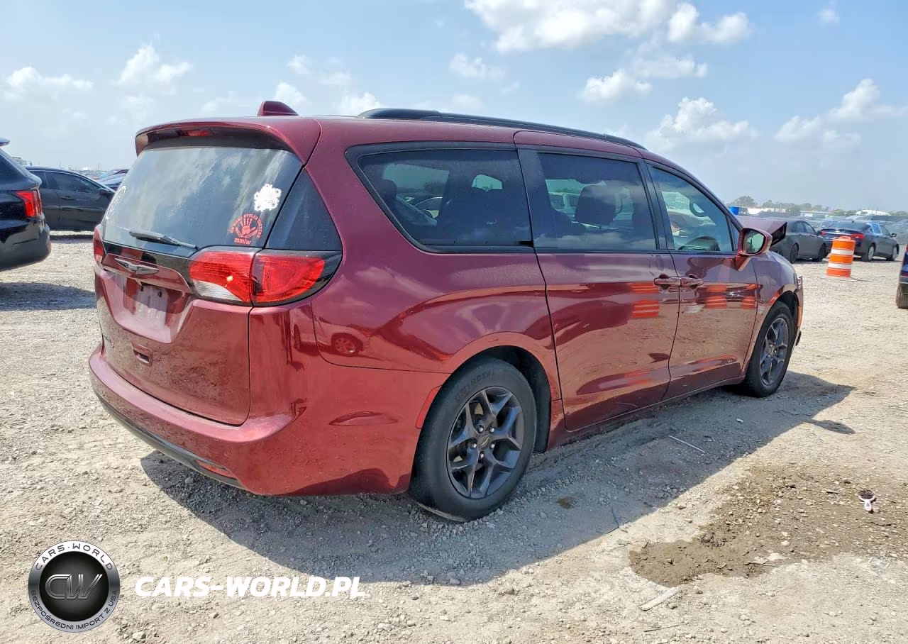 2019 Chrysler Pacifica Touring L Plus VIN:2C4RC1EG3KR629805 - 3