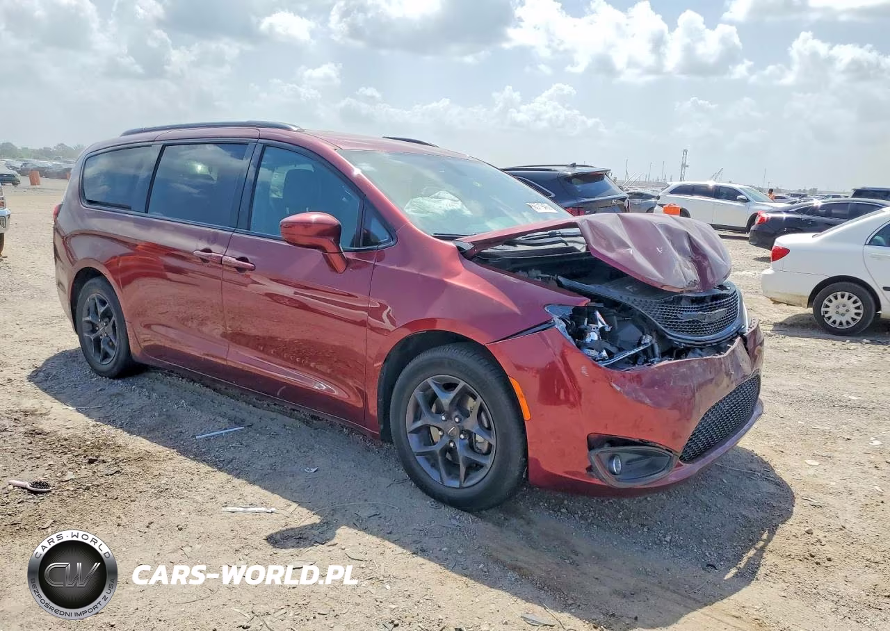2019 Chrysler Pacifica Touring L Plus VIN:2C4RC1EG3KR629805 - 4