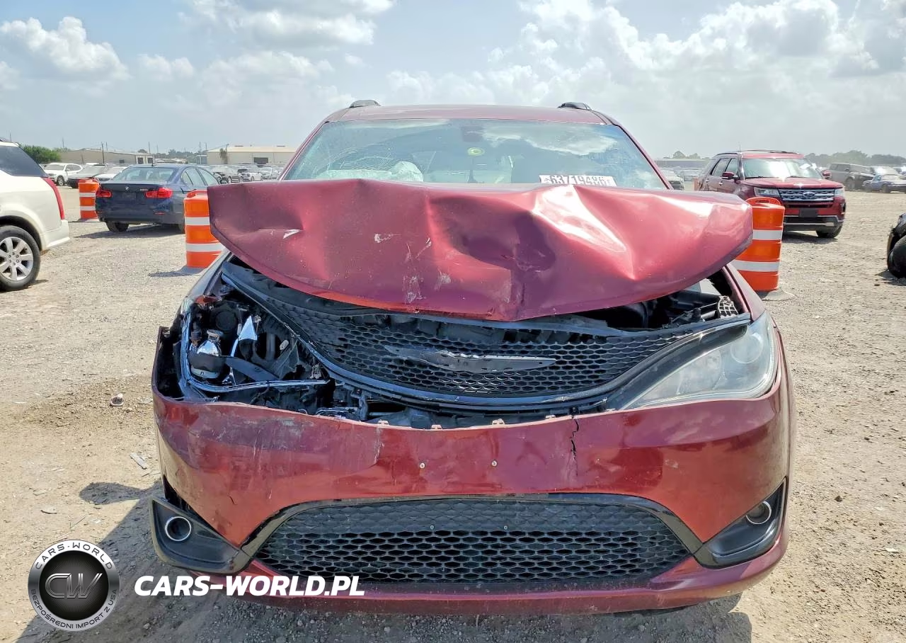 2019 Chrysler Pacifica Touring L Plus VIN:2C4RC1EG3KR629805 - 5