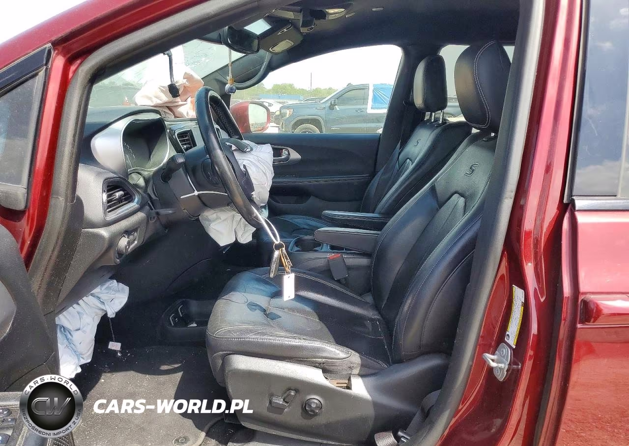 2019 Chrysler Pacifica Touring L Plus VIN:2C4RC1EG3KR629805 - 7