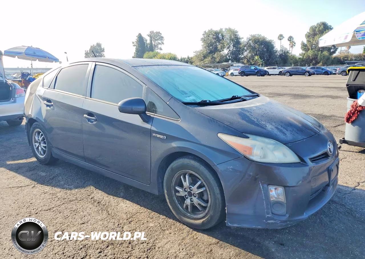 2011 Toyota Prius Four VIN:JTDKN3DU3B1410913 - 4