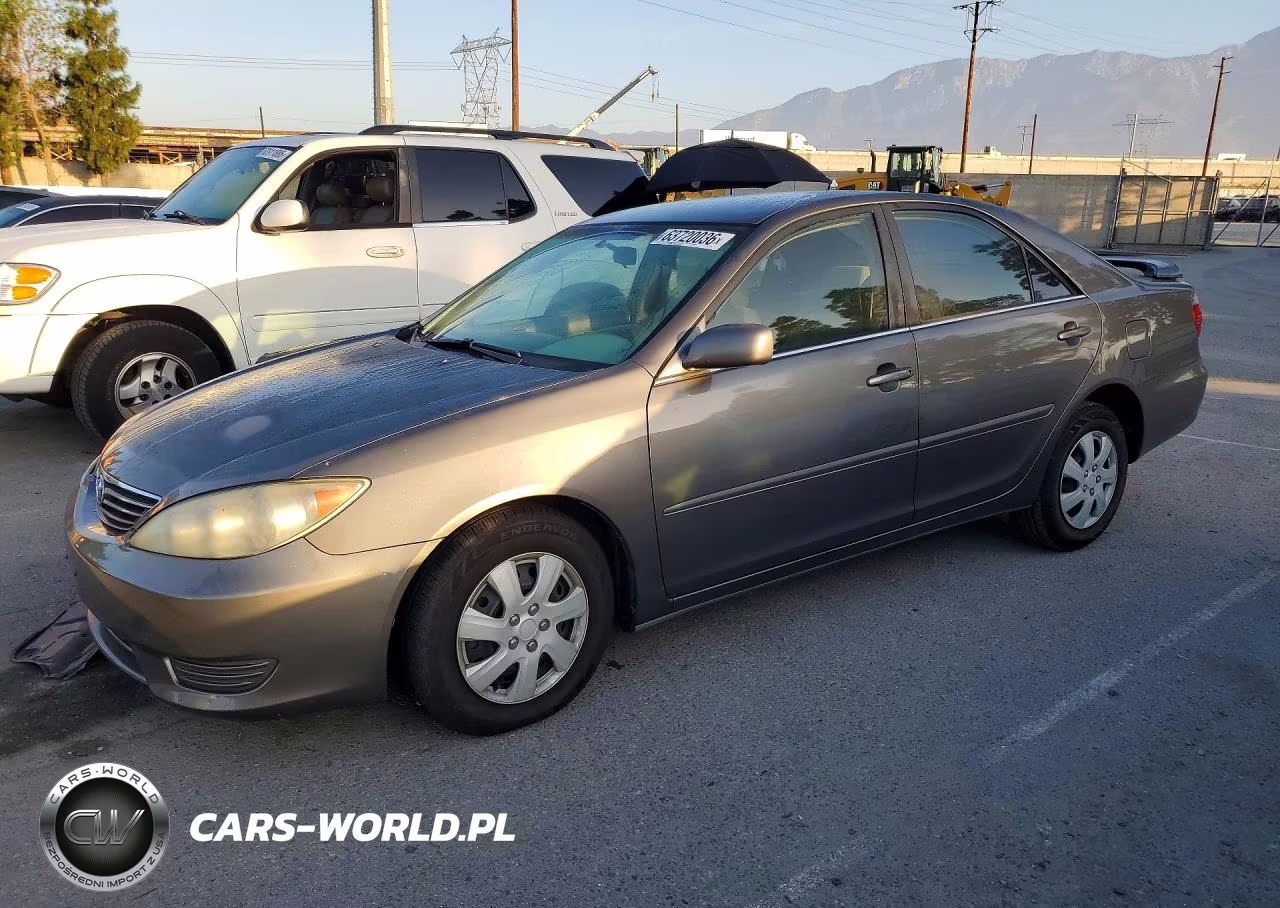 2005 Toyota Camry Le – zdjęcie 1 z 12