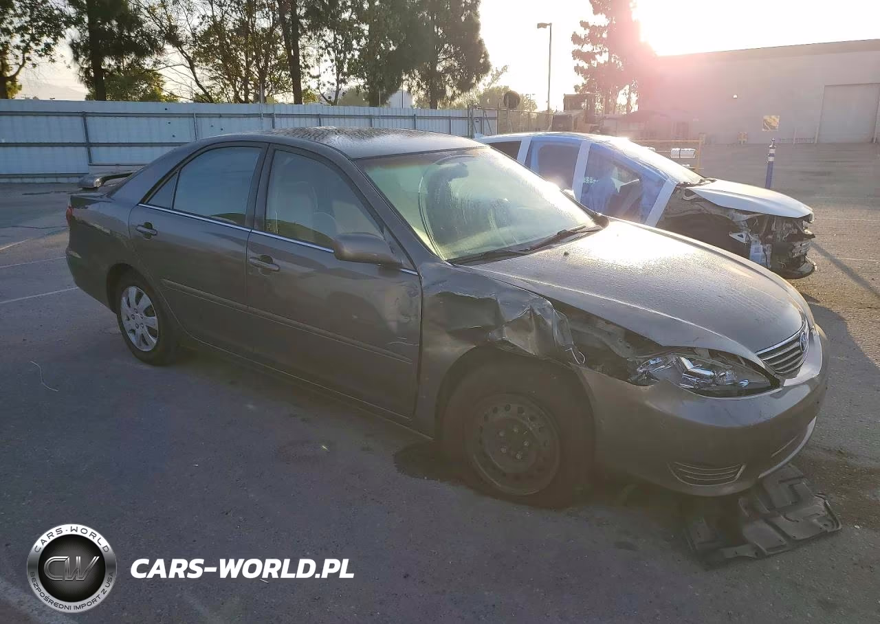 2005 Toyota Camry Le VIN:4T1BE32K05U511794 - 4