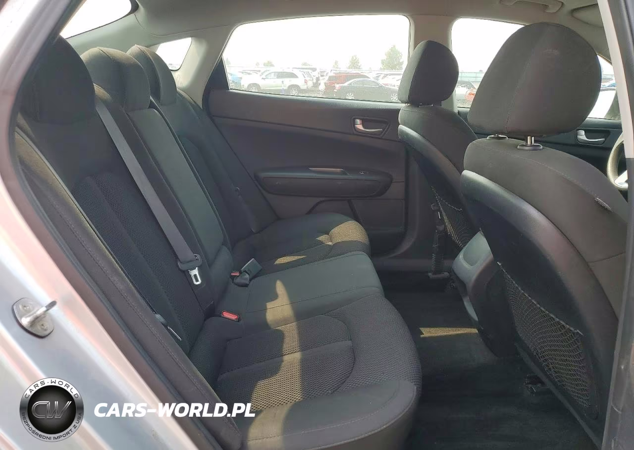 2019 Kia Optima Lx VIN:5XXGT4L30KG355108 - 10
