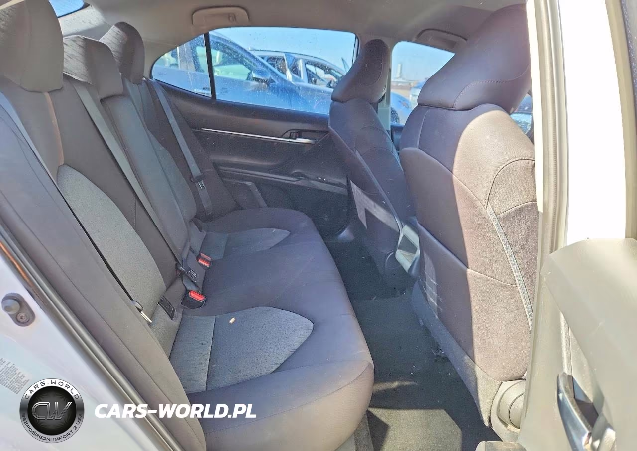 2019 Toyota Camry Le VIN:4T1B11HK3KU165680 - 10