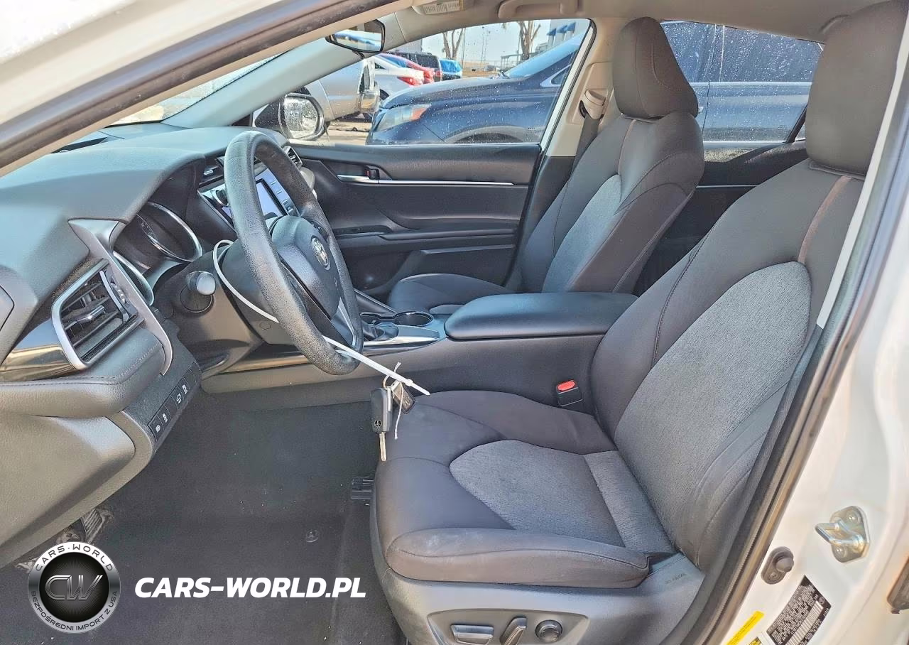 2019 Toyota Camry Le VIN:4T1B11HK3KU165680 - 7