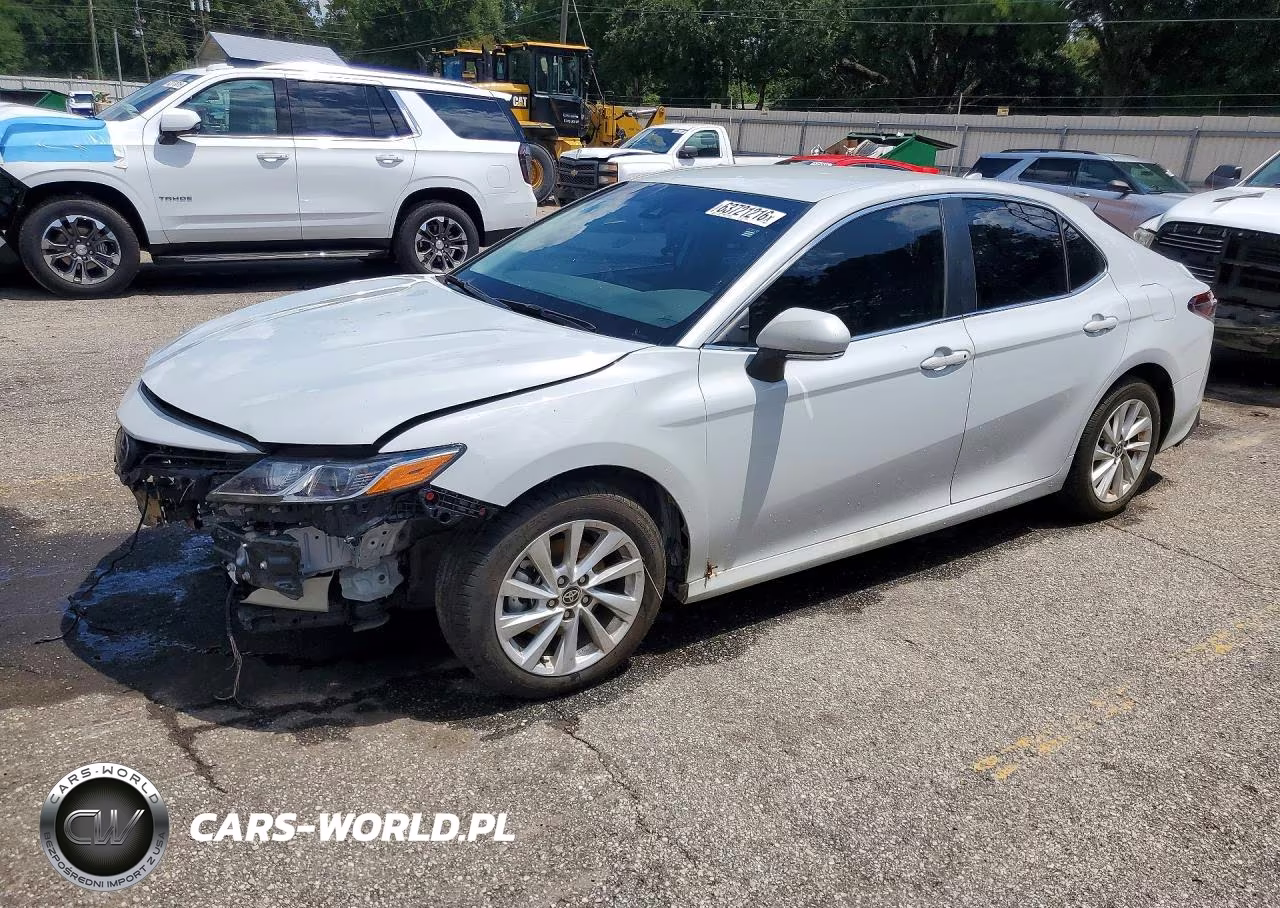 2023 Toyota Camry Le – zdjęcie 1 z 12