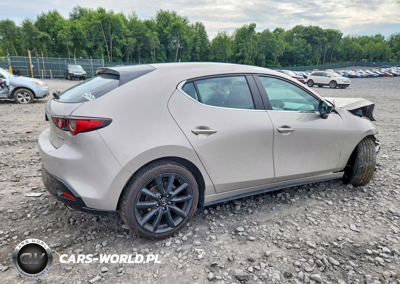 2024 Mazda 3 Select Sport VIN:JM1BPAKMXR1722030 - 3