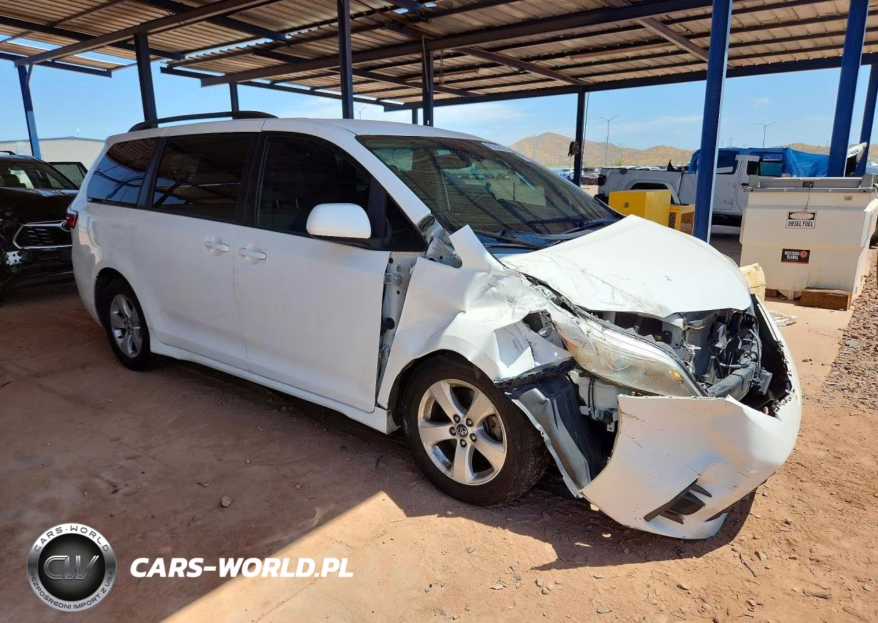 2019 Toyota Sienna Le VIN:5TDKZ3DC3KS981655 - 4