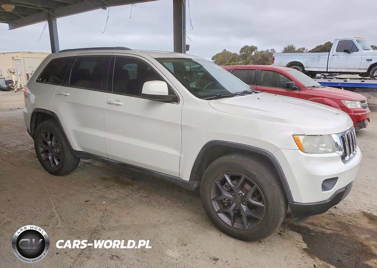 2011 Jeep Grand Cherokee Laredo VIN:1J4RR4GG8BC640315 - 4