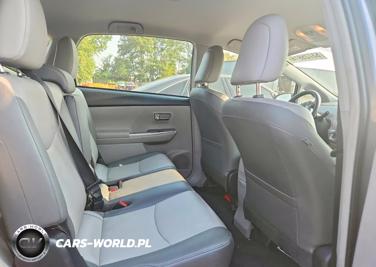 2016 Toyota Prius V Four VIN:JTDZN3EU8GJ042460 - 10